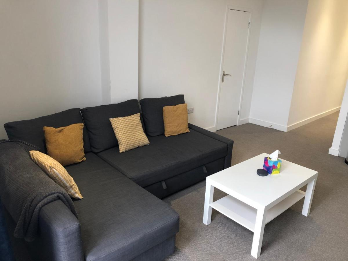 La Fontaine Court Apartments אלדרשוט מראה חיצוני תמונה