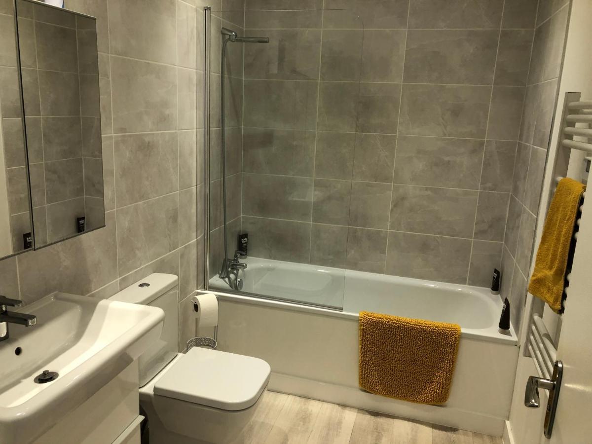 La Fontaine Court Apartments אלדרשוט מראה חיצוני תמונה